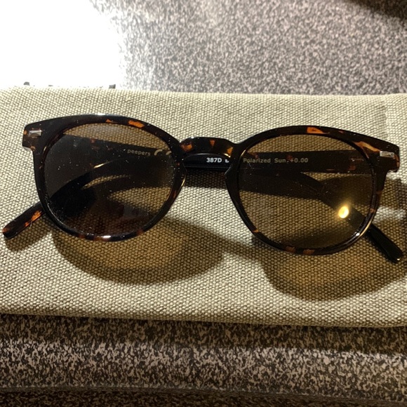 peepers Accessories Sunglasses Peepers With Case Poshmark